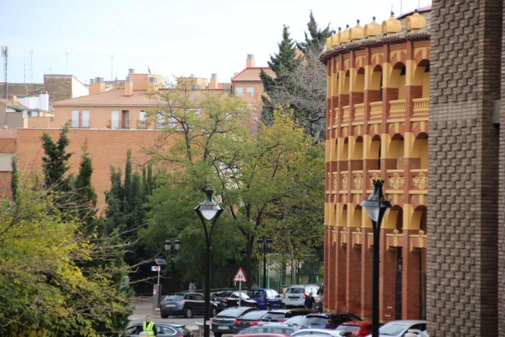 Amplio Apartamento Plaza De Toros Saragossa Zewnętrze zdjęcie
